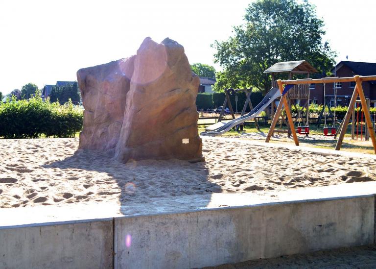 Kletterfelsen auf Ihrem Spielplatz steigern das Erscheinungsbild und bieten Kletterern viel Spaß.